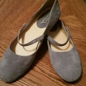New White Mountain Leather Flats