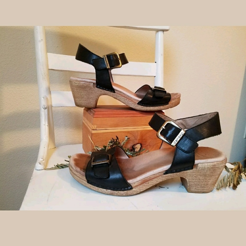 Womens Dansko June black leather sandals SZ 10