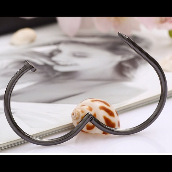 ❤️ BOGO FREE: NAIL HEAD BANGLE BRACELET ⭐️ 2 LEFT - Picture 4 of 4