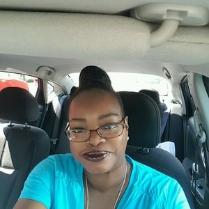 Meet your Posher, Tenia