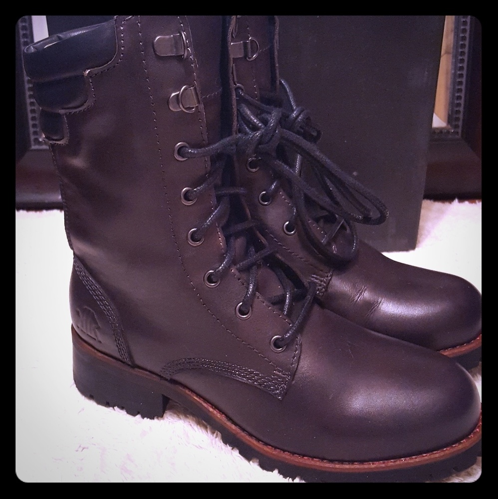 BNIB Women's Grey Leather Military Boots Sz.9M