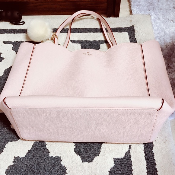 ❗️SOLD❗️Kate Spade Leewood Place Pink Scallop Tote - Picture 3 of 7