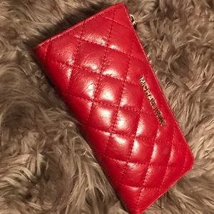 Michael Kors Quilted Wallet / Clutch