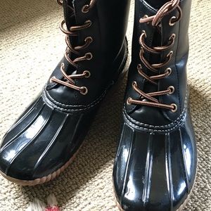 Duck rain boots