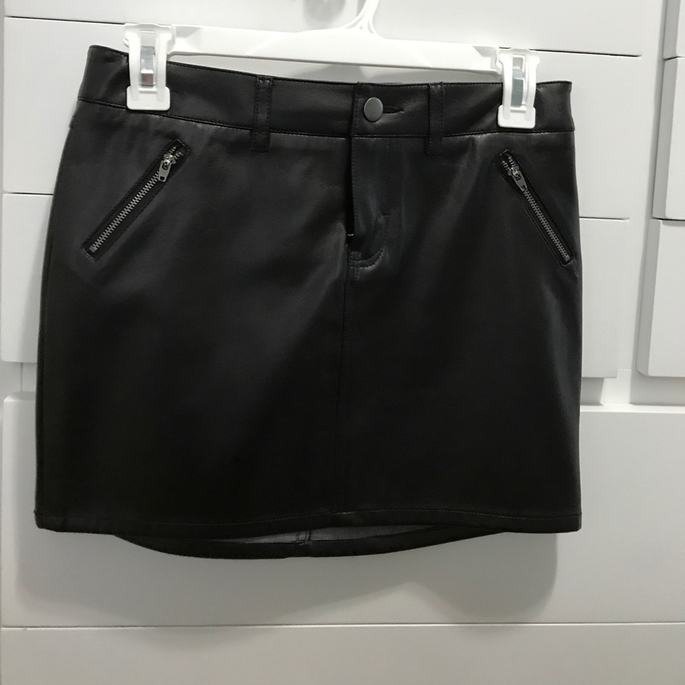 NWT Girls pleather skirt with zipper detail