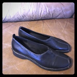 Naturalizer  Black Leather loafer.