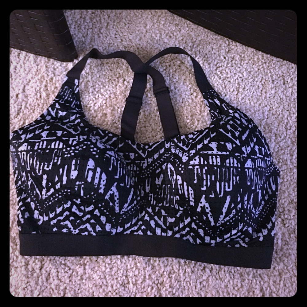 34DD sports bra Victoria’s Secret