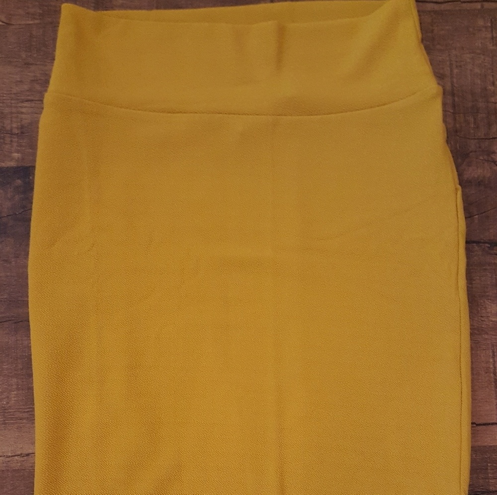 Lularoe gold cassie medium