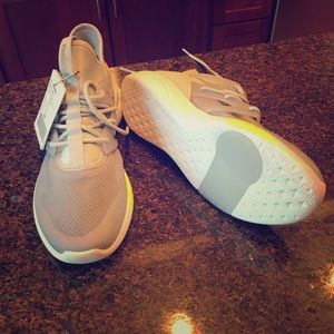 Brand NEW! Reebok HAYASU Sneakers - Never worn!!