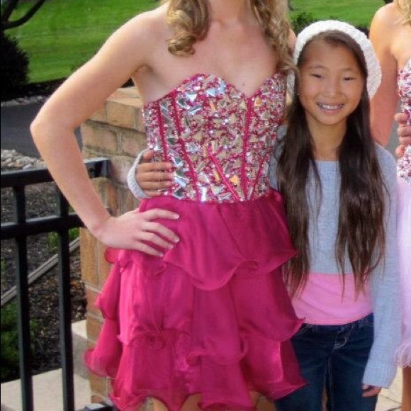 Adorable Homecoming dress - Picture 3 of 4