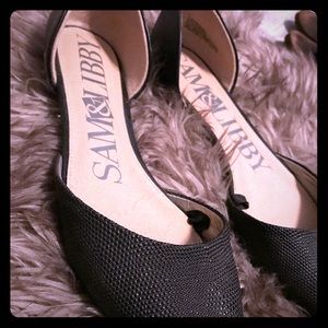 Pointed-luxury black embossed leather flats!