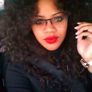 Meet your Posher, Ayanna