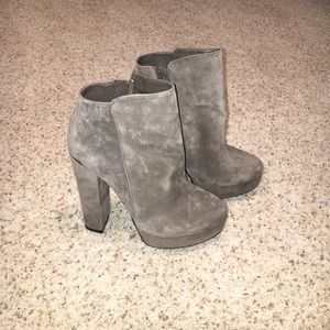 Like new Chinese Laundry fall suede boots
