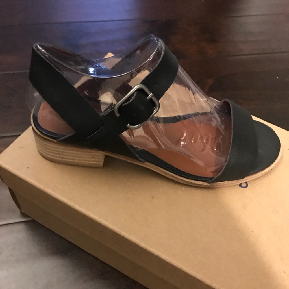 Lucky brand women’s sandal