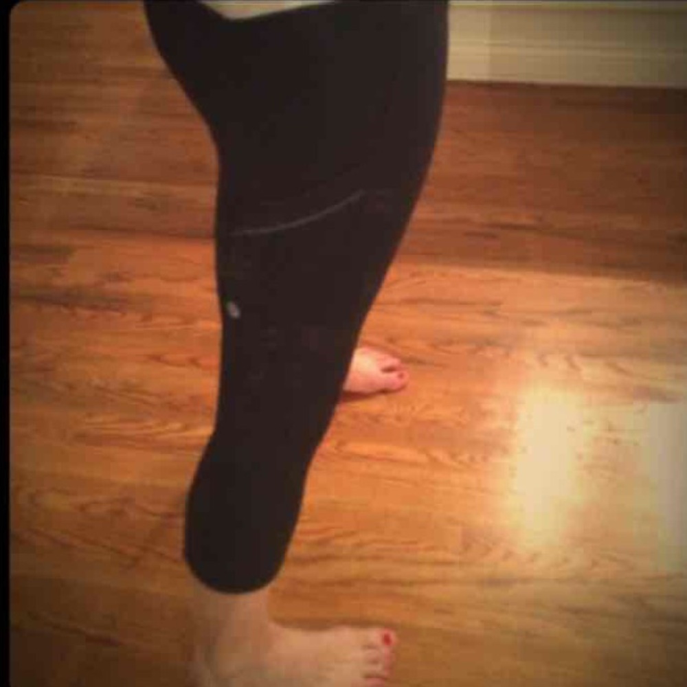 Shiny lulu capris