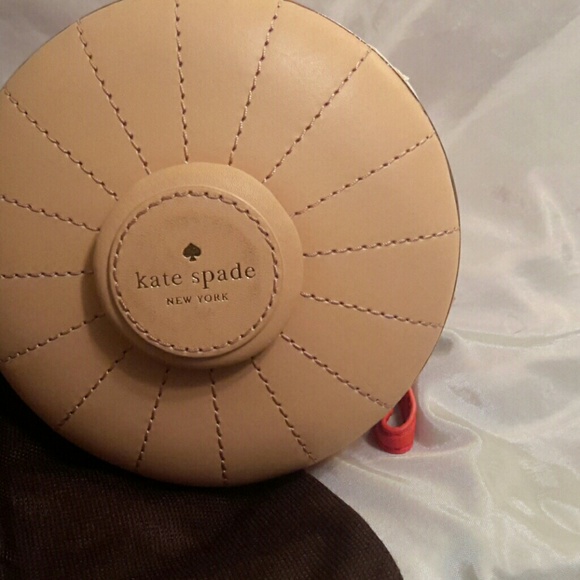 Hold Kate Spade mushroom clutch - Picture 7 of 7