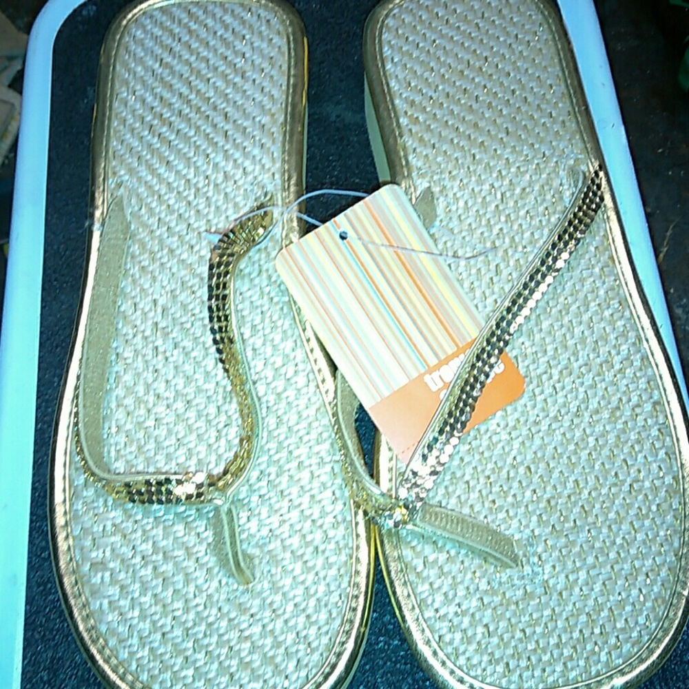 Tatami mesh wedge flip flops