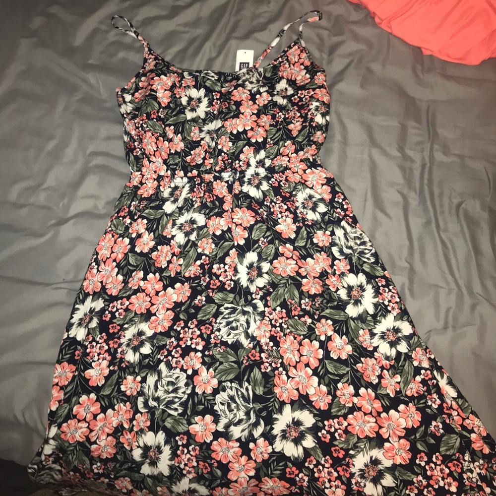 Floral flowy Gap dress!