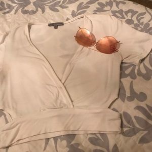 White v-neck crop top