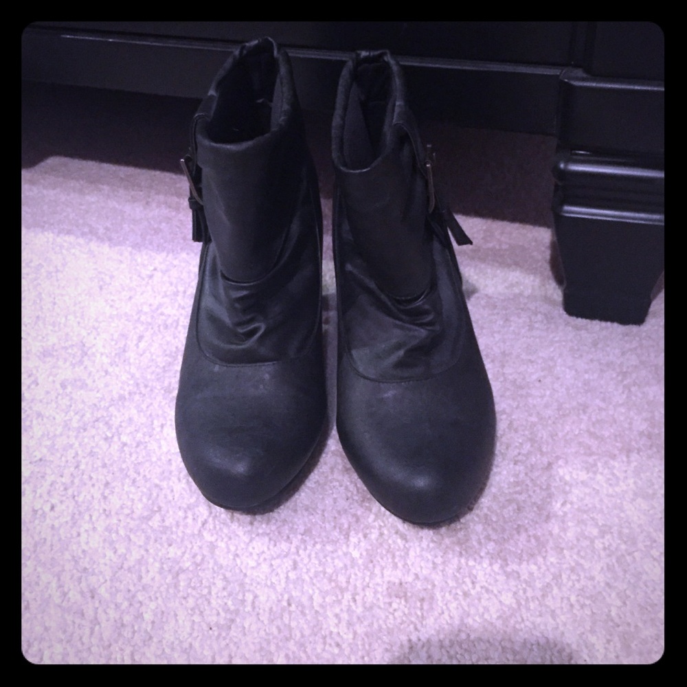 Madden Girl Black bootie boot