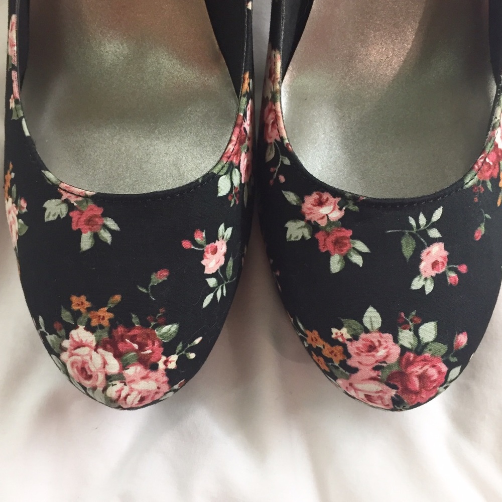 NWOT Me Too | Locket pump - Picture 2 of 7