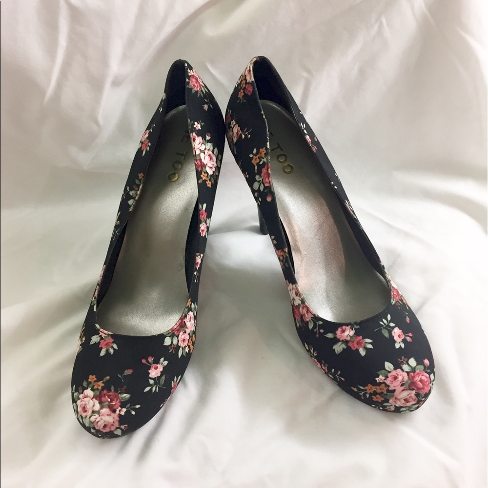 NWOT Me Too | Locket pump