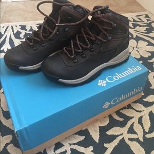 Columbia hiking shoes