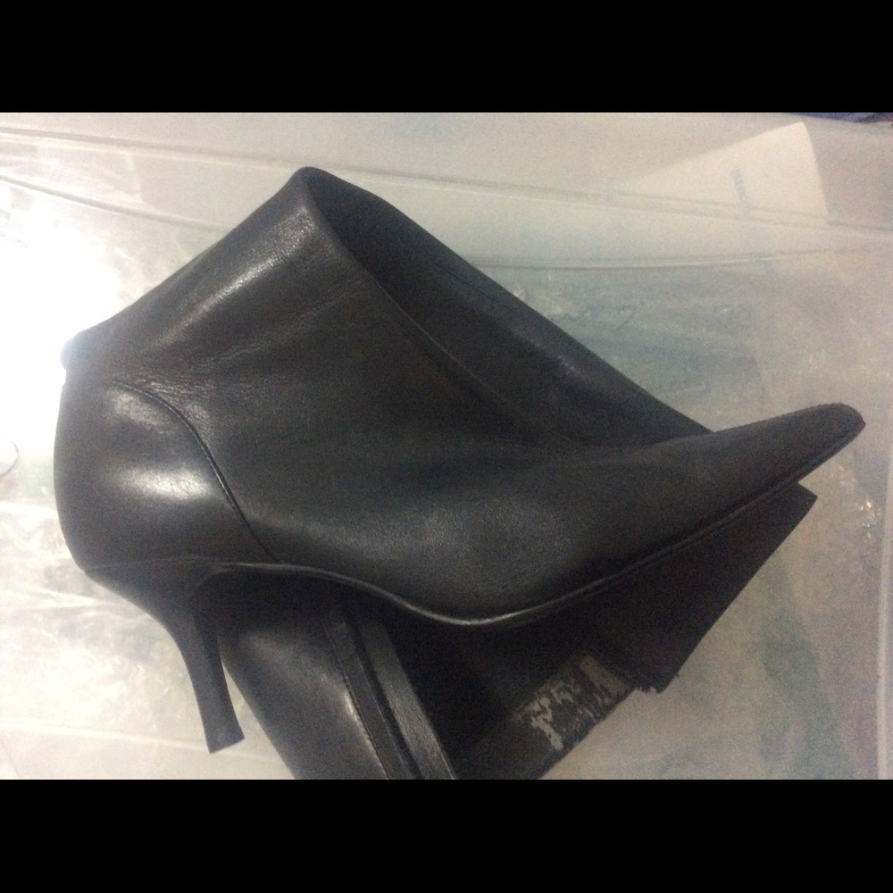 Size 11 right shoe only