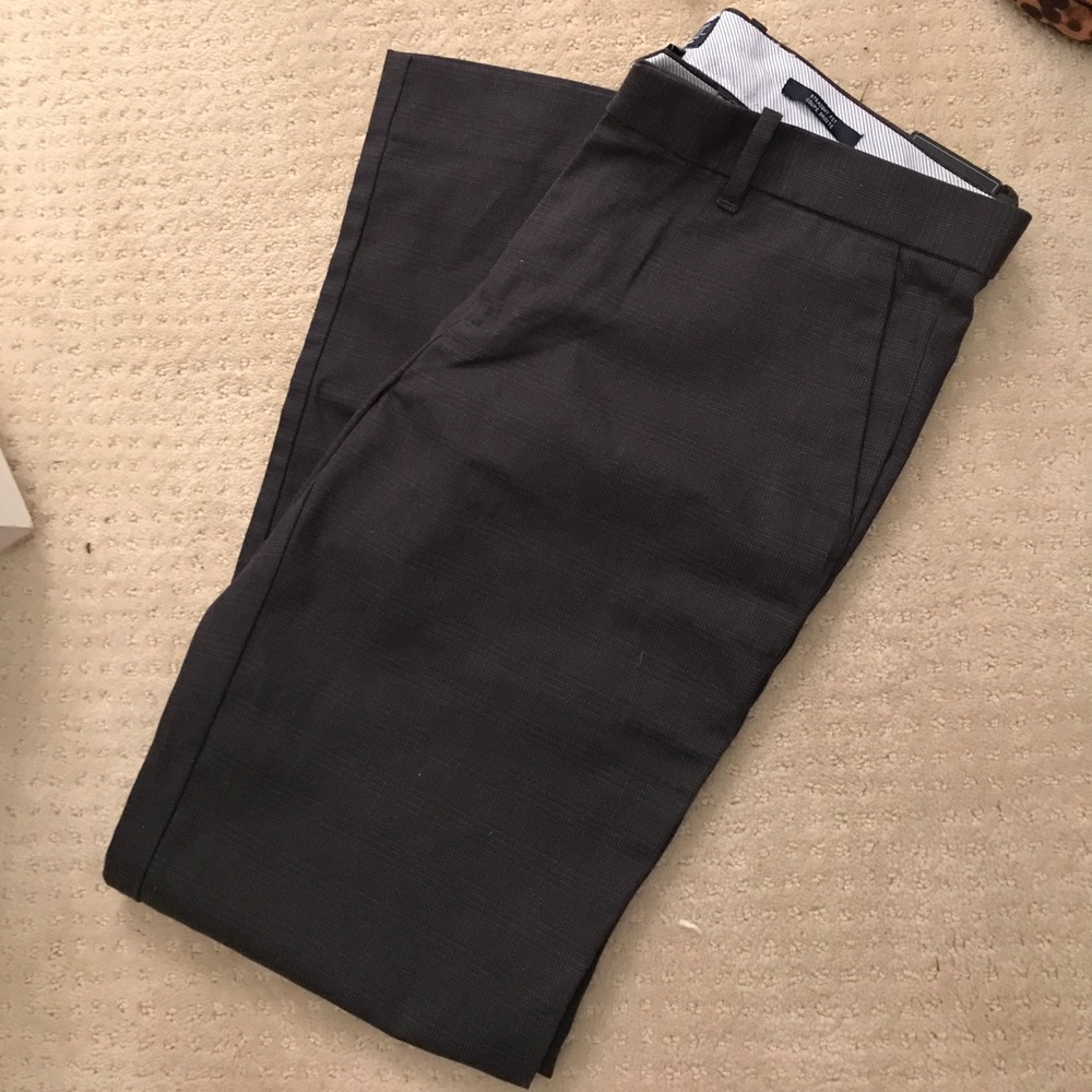 Gap men’s tailored wrinkle resistant trouser