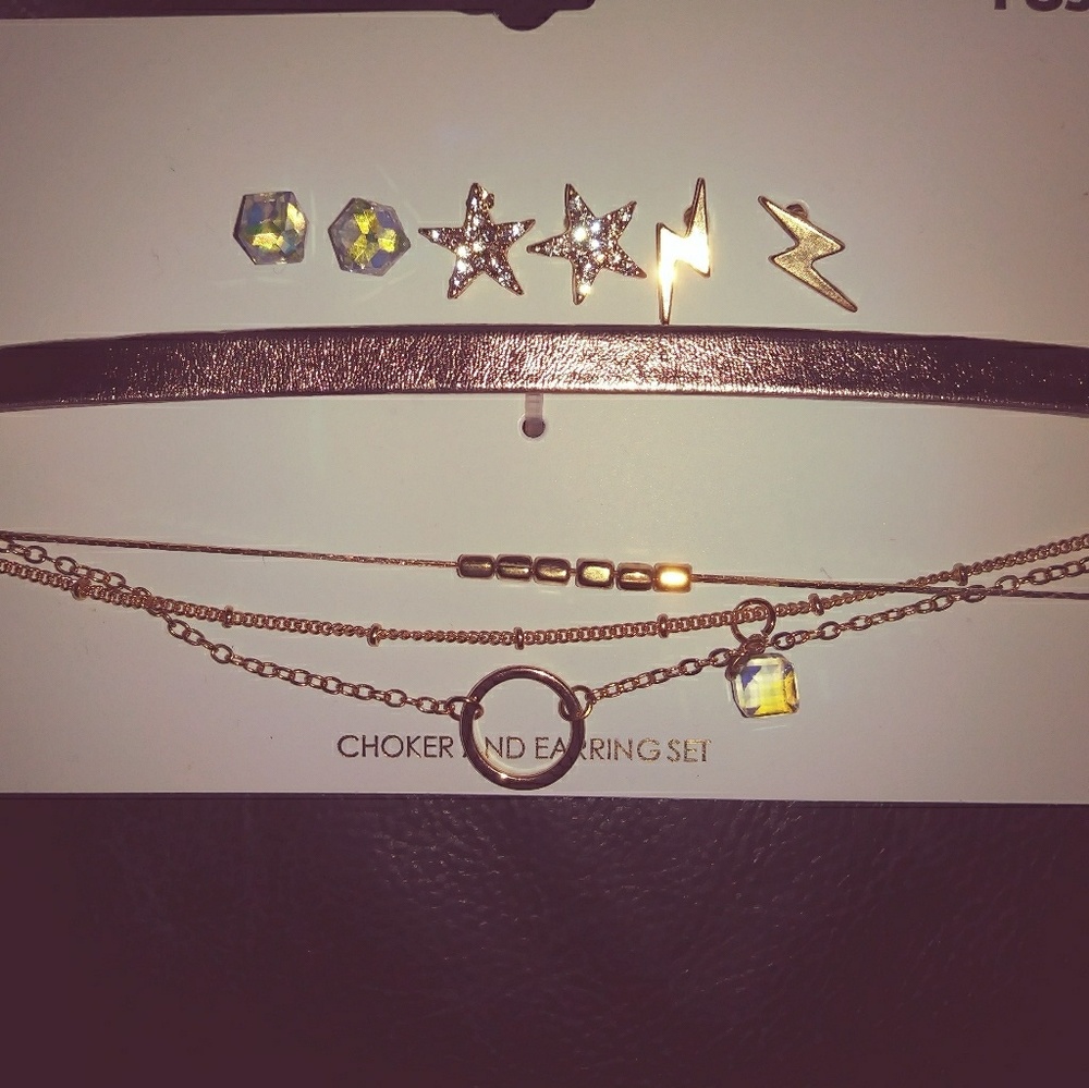 Goldtone 4 Tier Chocker