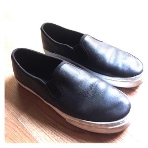 Gap solid leather slip-on sneakers