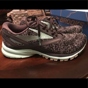 Women’s Brooks Launch 4