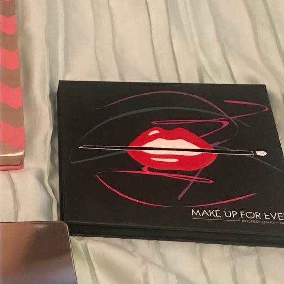 MakeUpForEver Palette - Picture 2 of 2