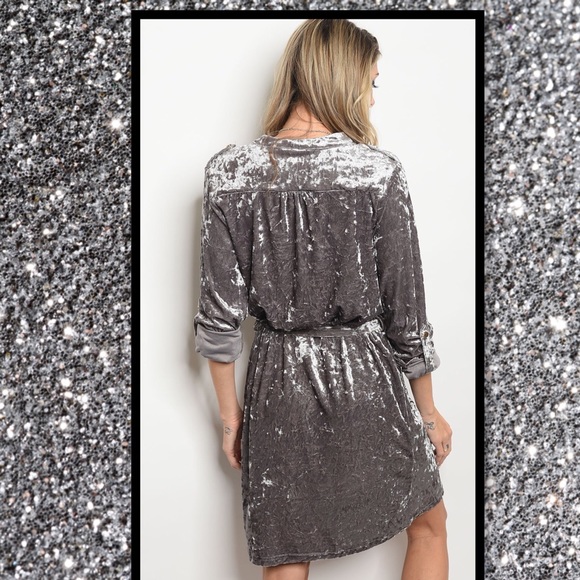 JUST IN🆕 Crushed Velvet 3/4 Sleeve Button Dress - Picture 2 of 3