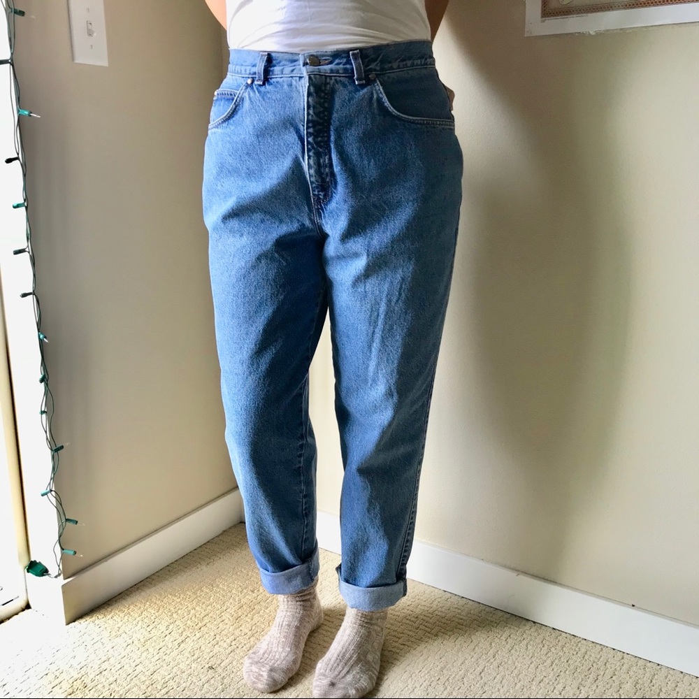 Vintage Levi’s high waisted mom jeans!