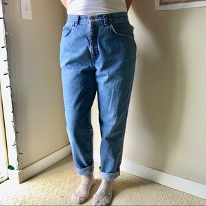 Vintage Levi’s high waisted mom jeans!