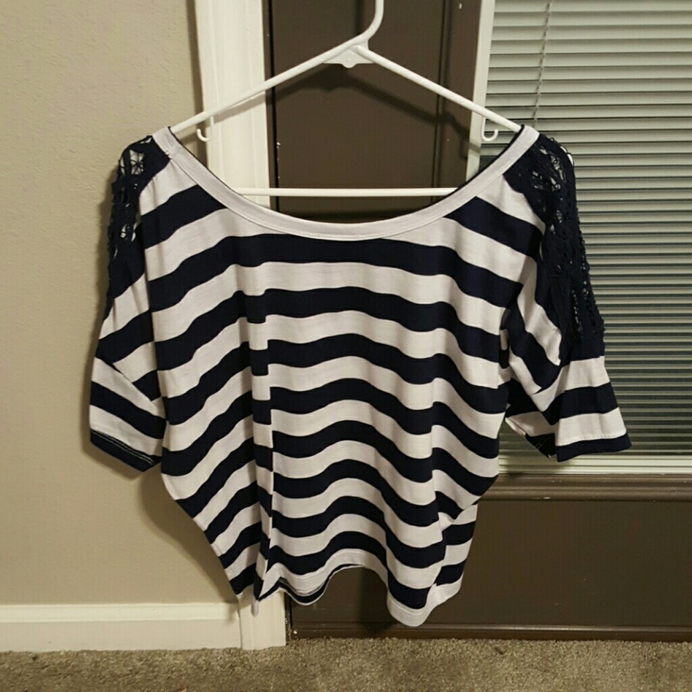 Open Shoulder Top - Picture 2 of 4