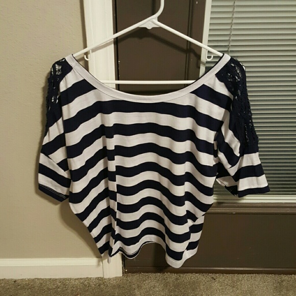 Open Shoulder Top - Picture 2 of 4