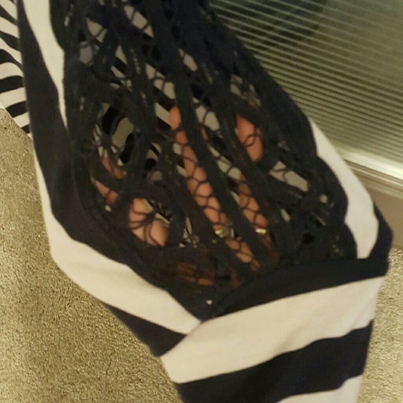 Open Shoulder Top - Picture 3 of 4