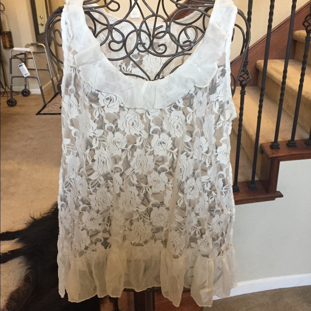 Lapis Lace top,  antique white, ruffled bottom. Lg