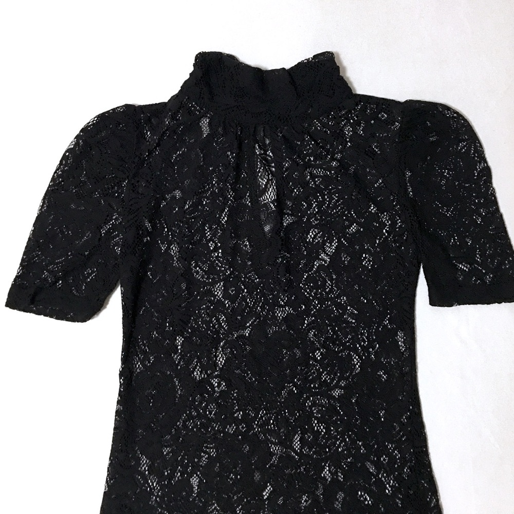 đź–¤Lace Turtleneck Top *LIKE NEW* - Picture 2 of 5