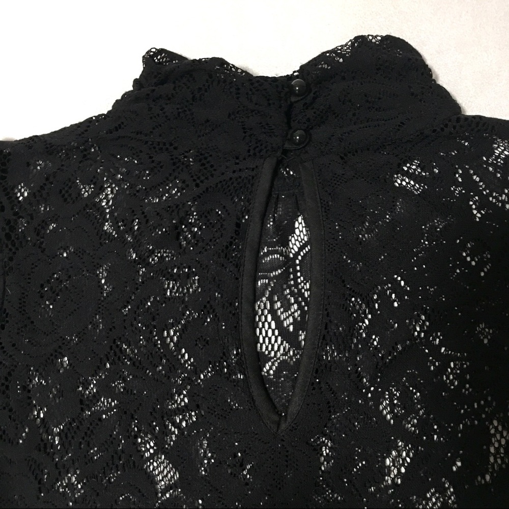 đź–¤Lace Turtleneck Top *LIKE NEW* - Picture 3 of 5