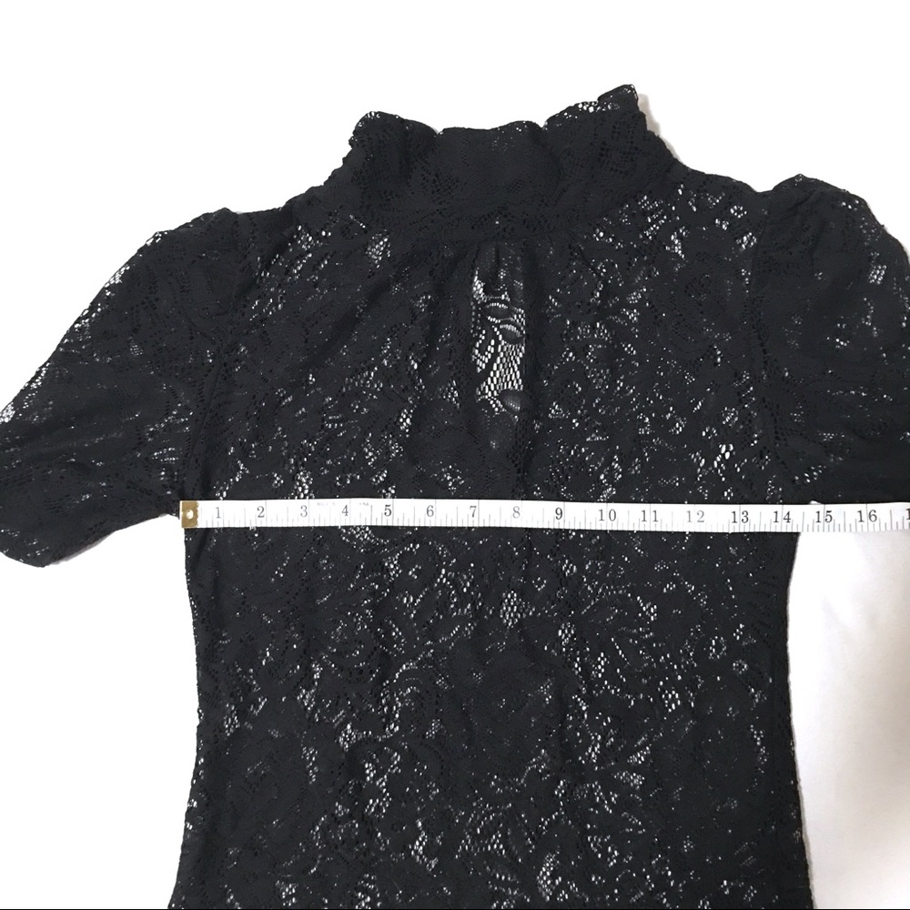 đź–¤Lace Turtleneck Top *LIKE NEW* - Picture 4 of 5