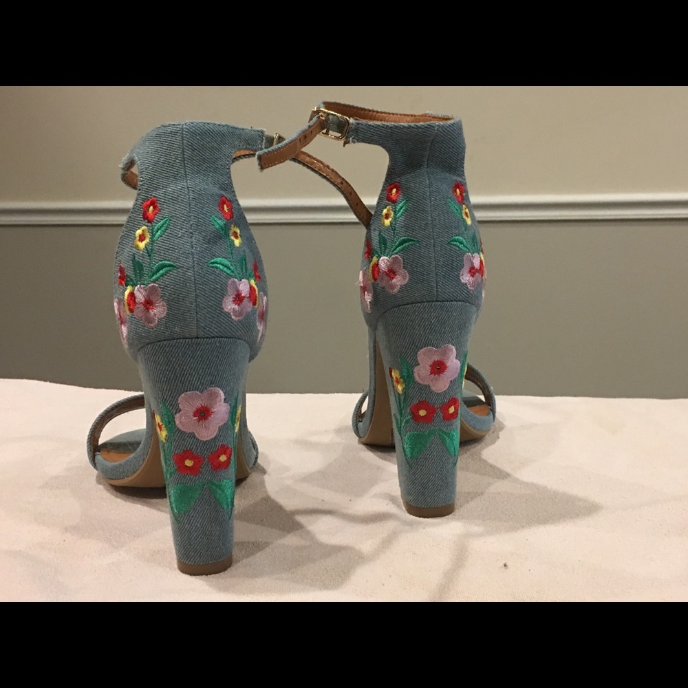 Shoe Republic LA. Floral light blue denim shoes. - Picture 4 of 4
