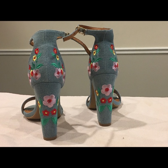 Shoe Republic LA.  Floral light blue denim shoes. - Picture 4 of 4