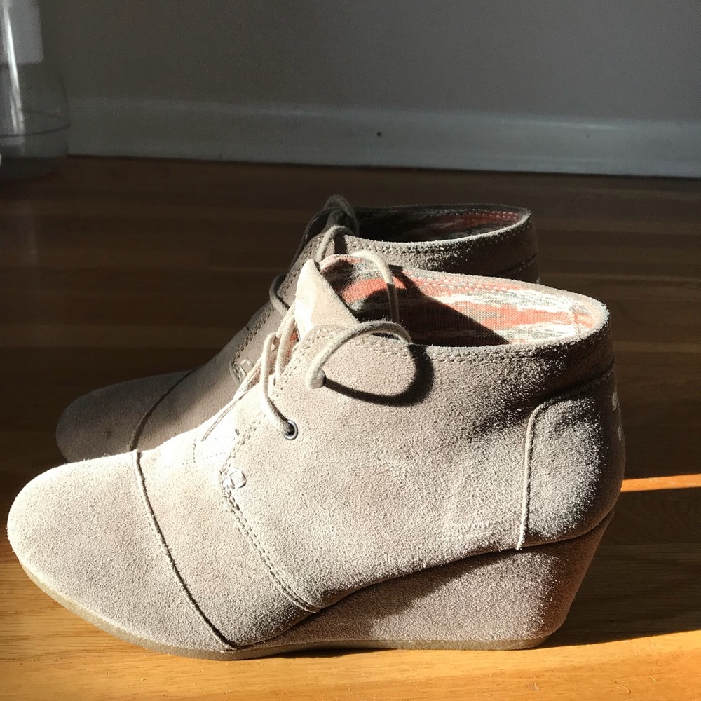 Tom’s Desert Wedge Booties