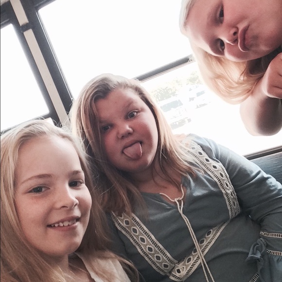 Meet your Posher - Picture 4 of 5