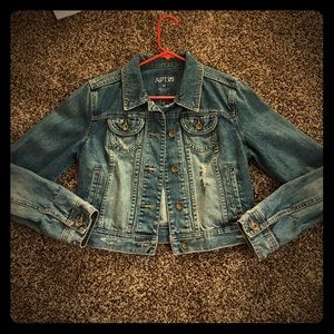 Cute and fashionable denim jacket!!