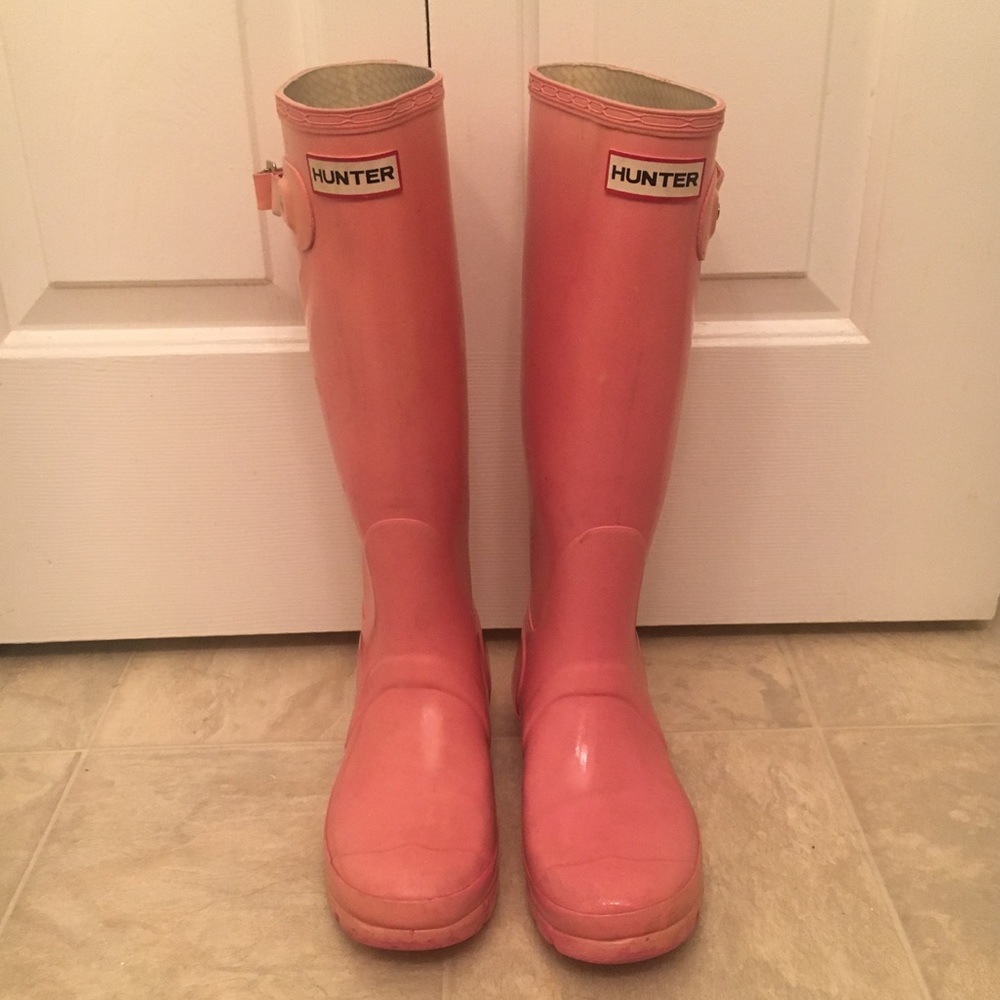 Hunter Boots Tall Gloss Rain Boots in Pink