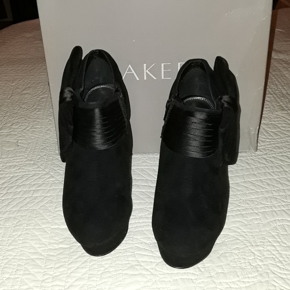 Happy New Year Black Velvet booties  w/ satinl bow